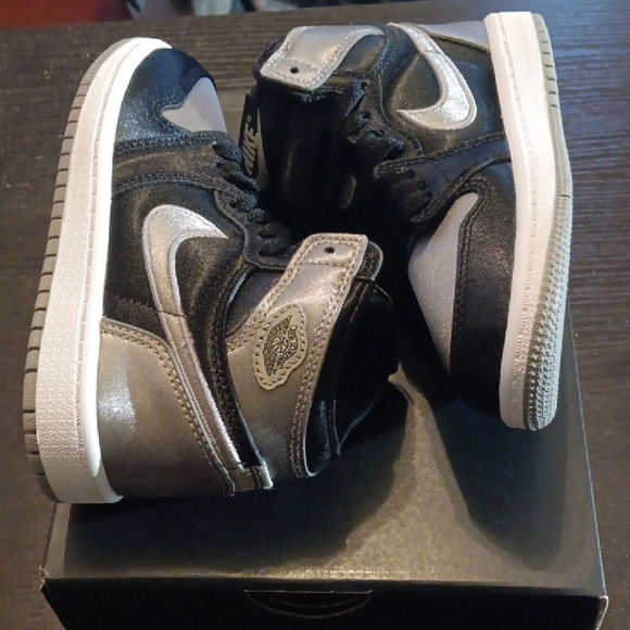Nike Jordan 1 Retro High OG Satin Shadow Kids 11c NWBOX - Picture 7 of 10